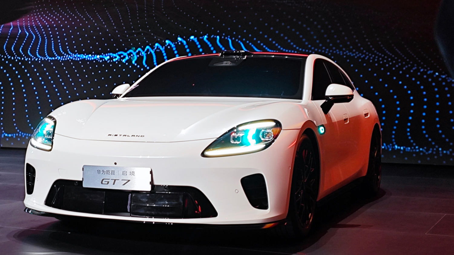 Aistaland GT7: более 10 000 предзаказов за 5 часов на старте продаж электрического шутинг-брейка от Huawei и GAC