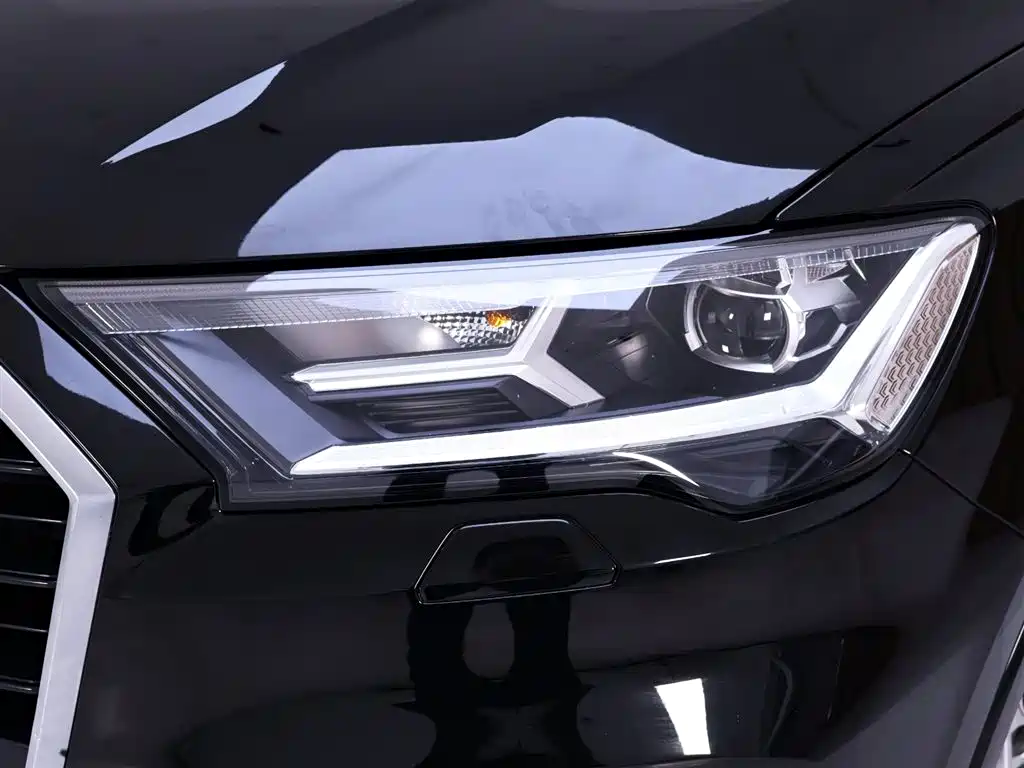 Audi Q7 2023 45 TFSI quattro S line Sport