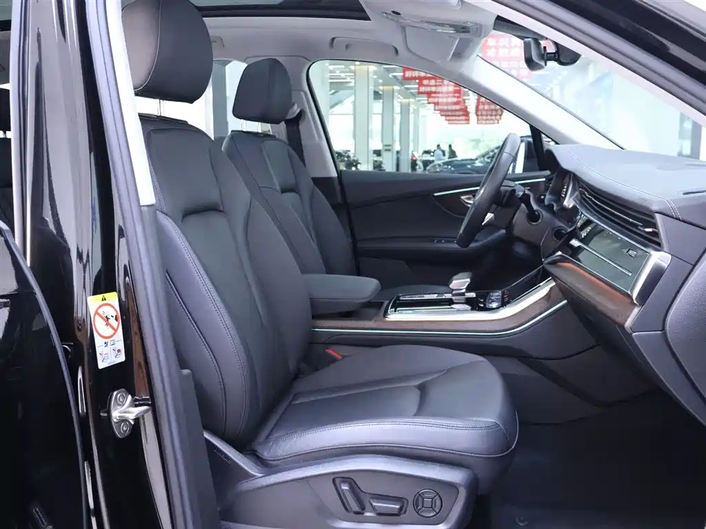 Audi Q7 2023 45 TFSI quattro S line Sport