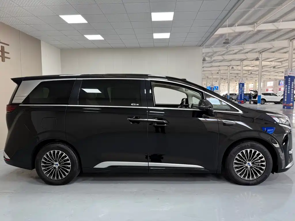 Denza D9 2025 DM-i Intelligent Driving Edition 1020 AWD Flagship