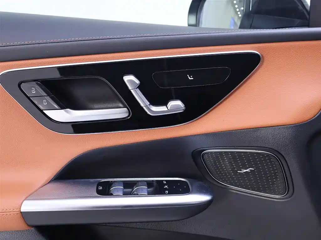 Mercedes-Benz GLC 2023 GLC 260 L 4MATIC Sport 5-Seater