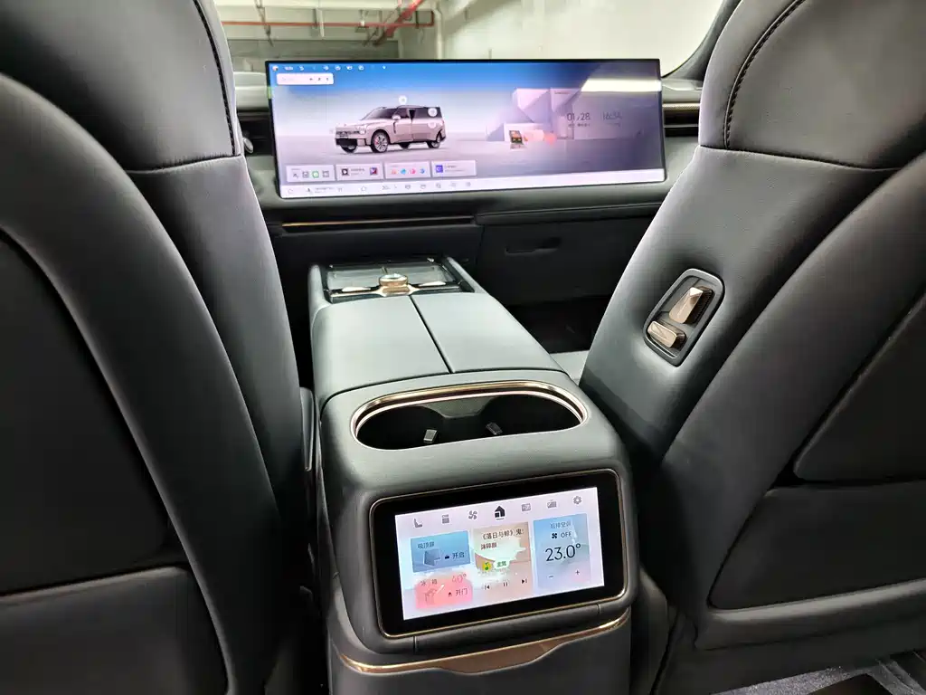Lynk & Co 900 2025 2.0T Ultra 6-Seater