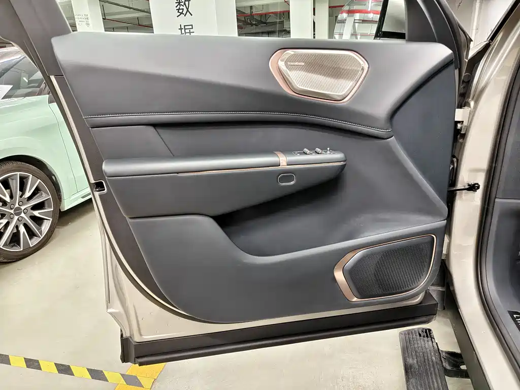 Lynk & Co 900 2025 2.0T Ultra 6-Seater