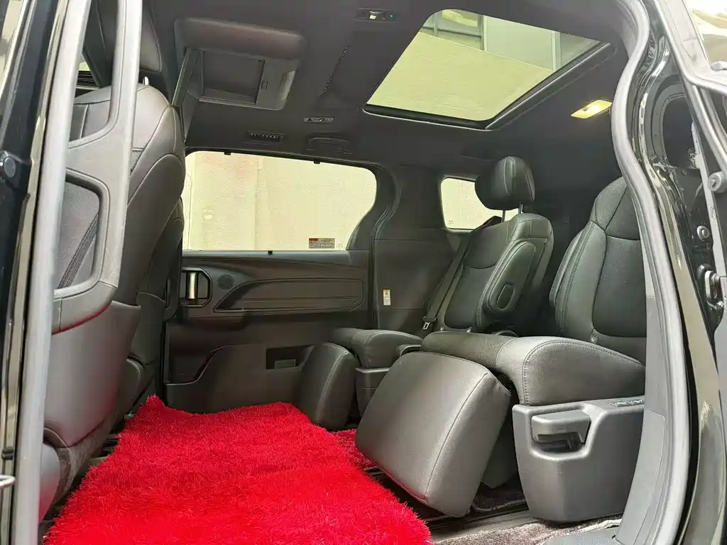 Toyota Sienna 2023 2.5L Hybrid Platinum Edition