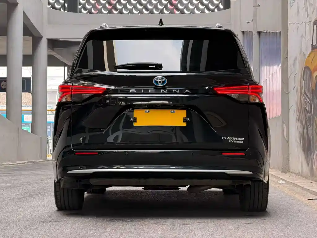 Toyota Sienna 2023 2.5L Hybrid Platinum Edition