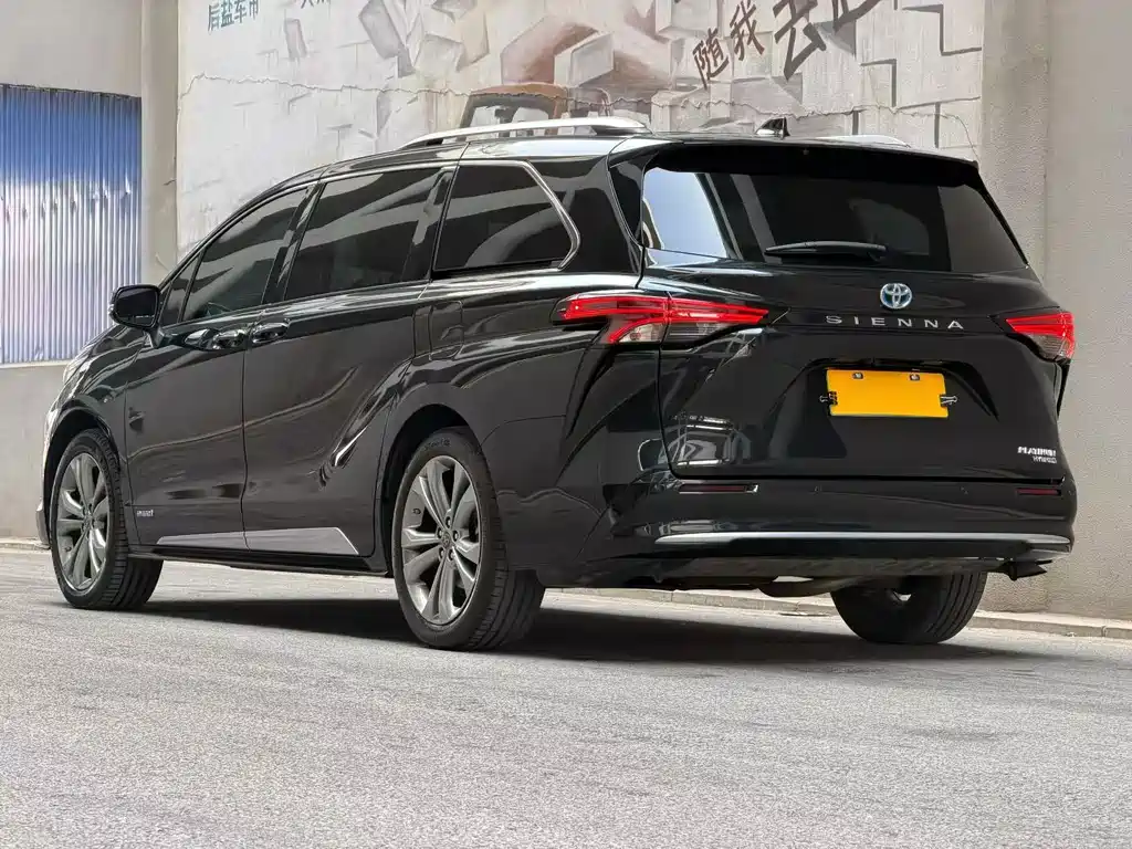 Toyota Sienna 2023 2.5L Hybrid Platinum Edition