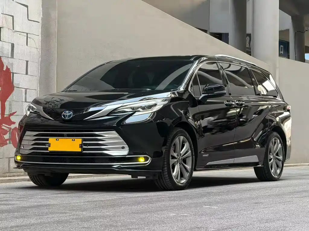 Toyota Sienna 2023 2.5L Hybrid Platinum Edition