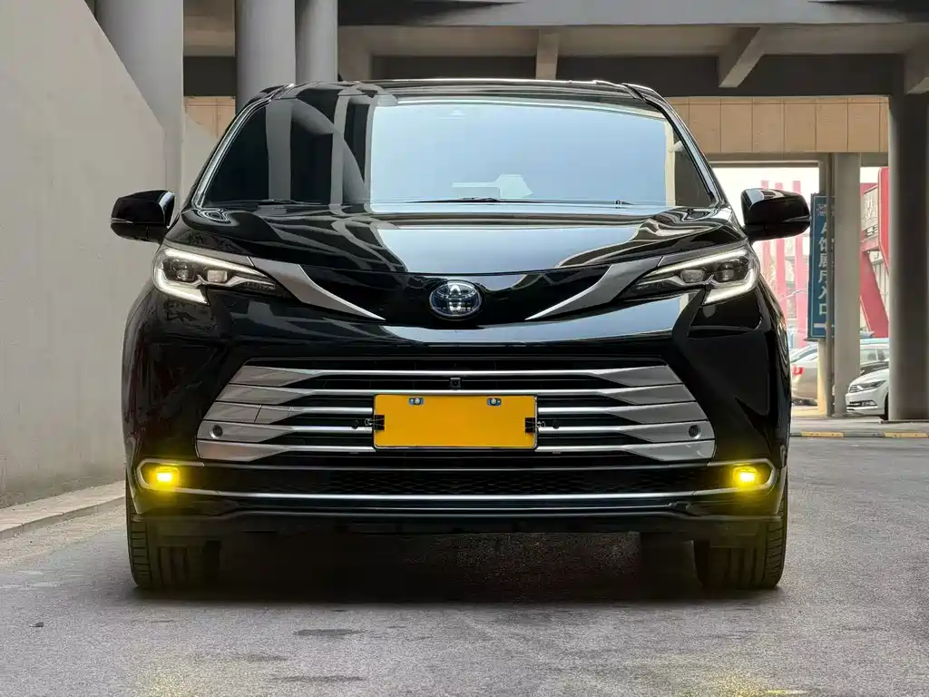 Toyota Sienna 2023 2.5L Hybrid Platinum Edition