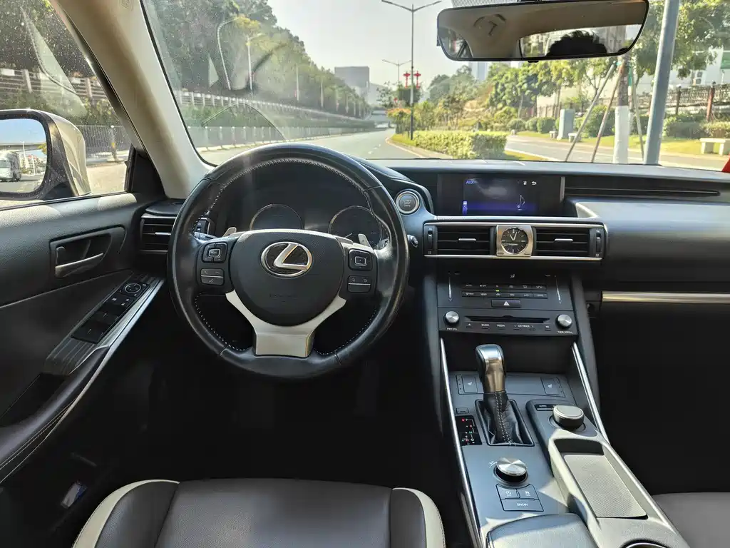 Lexus IS 2017 300 F Sport