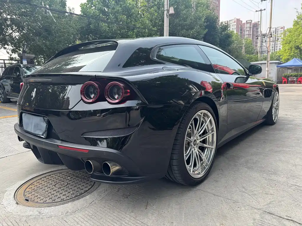 Ferrari GTC4Lusso 2016 6.3L V12