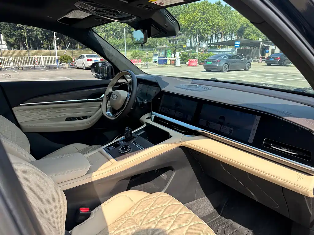 Geely Monjaro 2025 Dongfang Yao 2.0TD Automatic Jinzhao Edition