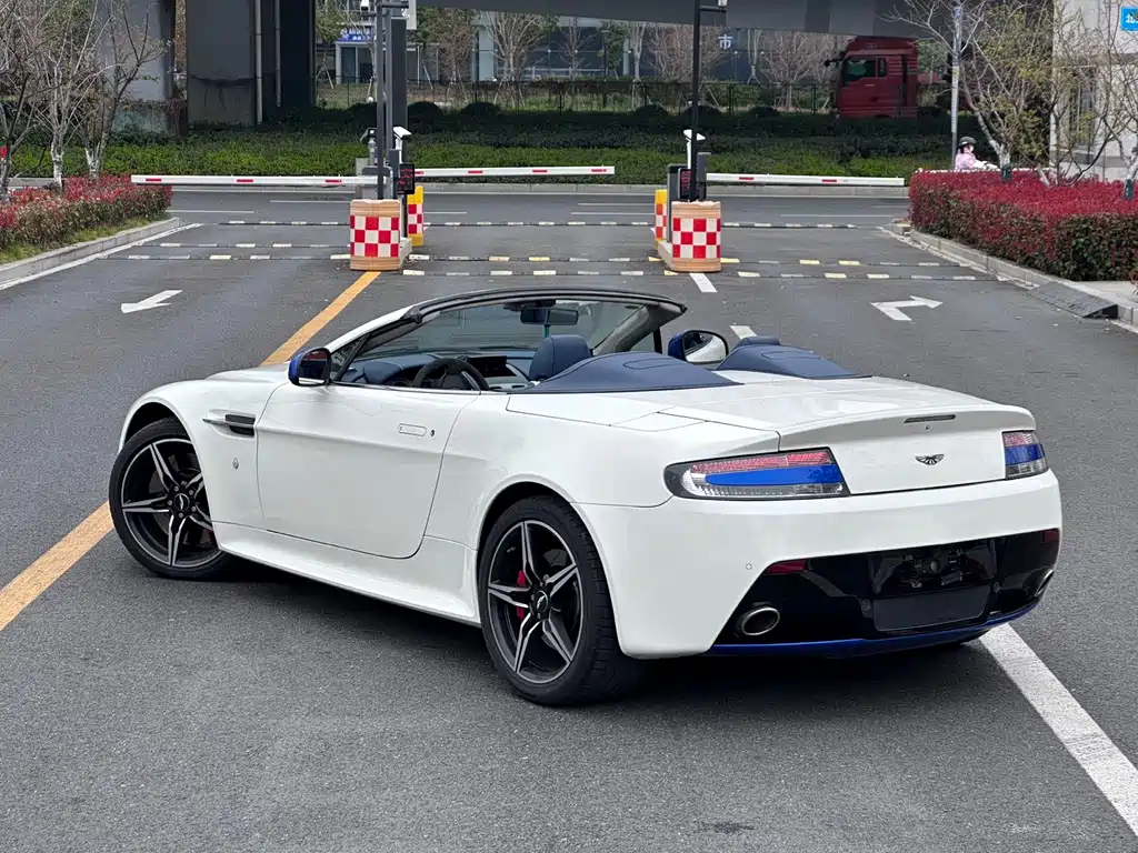 2017 Aston Martin V8 Vantage S 4.7L British Limited Edition Roadster