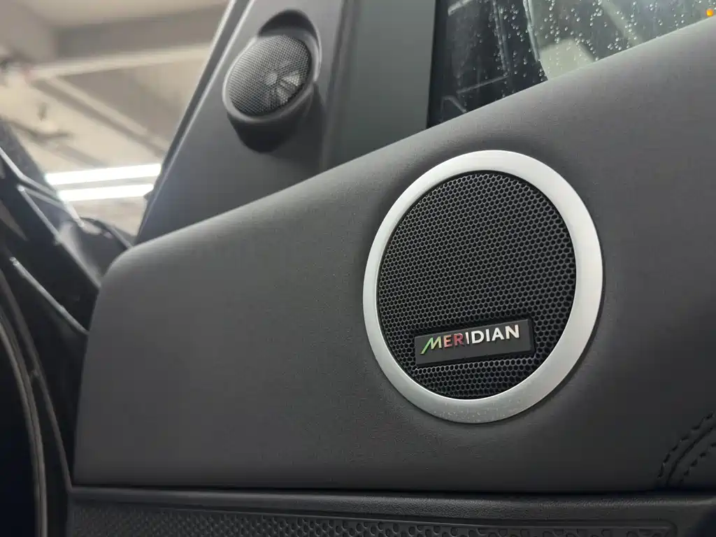 Land Rover Discovery 2025 360PS S