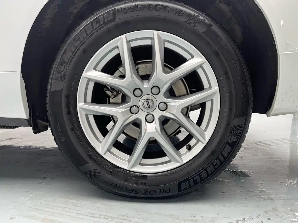 Volvo XC60 2020 T5 AWD Momentum Luxury Edition
