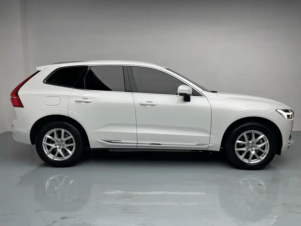 Volvo XC60 2020 T5 AWD Momentum Luxury Edition