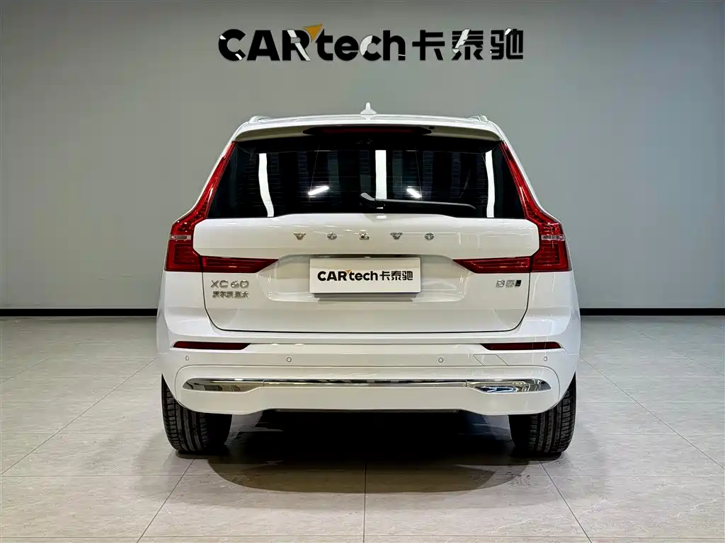 Volvo XC60 2022 B5 AWD Momentum Luxury Edition