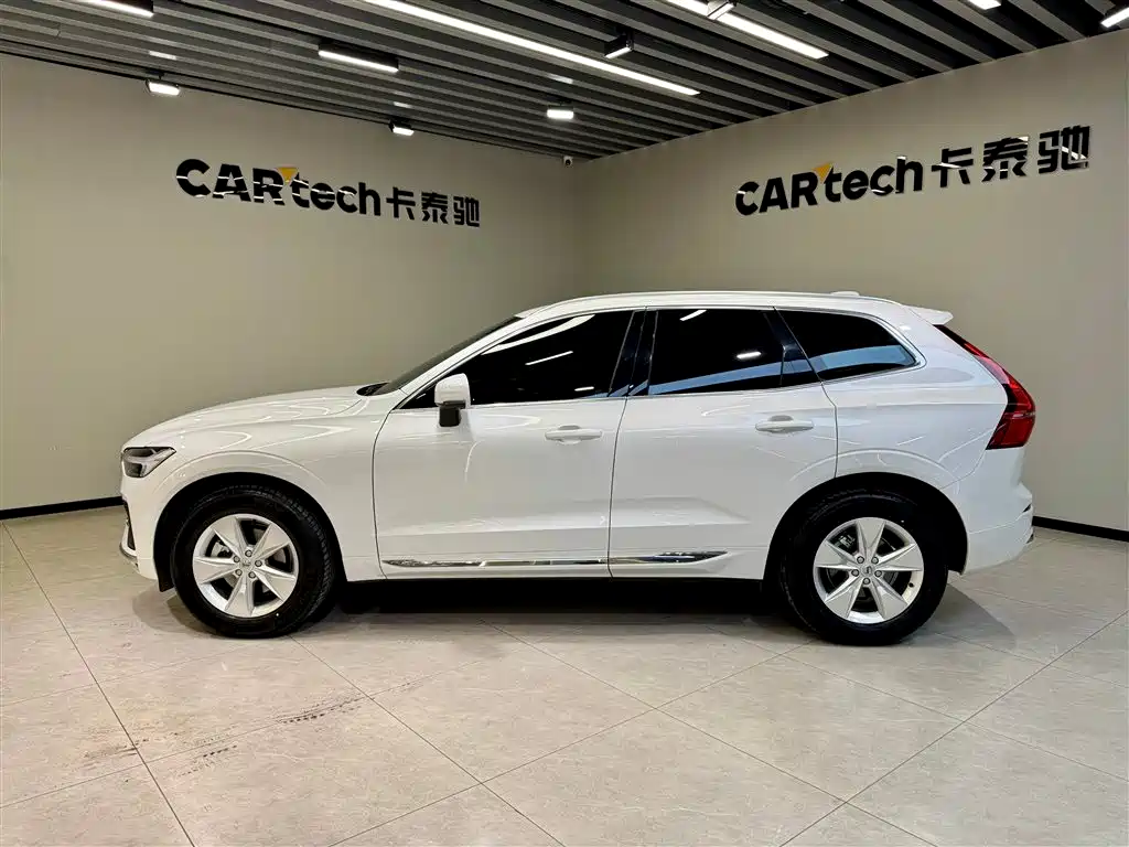 Volvo XC60 2022 B5 AWD Momentum Luxury Edition