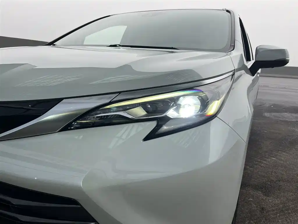 Toyota Sienna 2021 2.5L Hybrid Luxury Edition