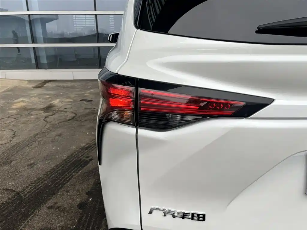 Toyota Sienna 2021 2.5L Hybrid Luxury Edition