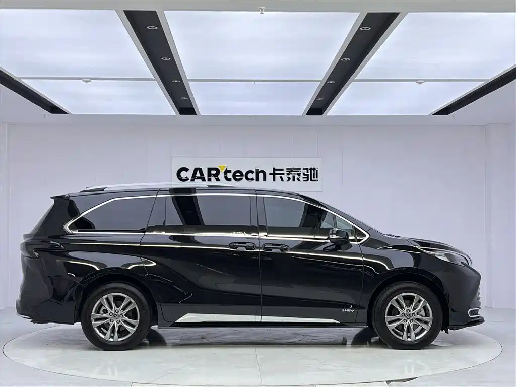 Toyota Sienna 2024 2.5L Hybrid Comfort Edition