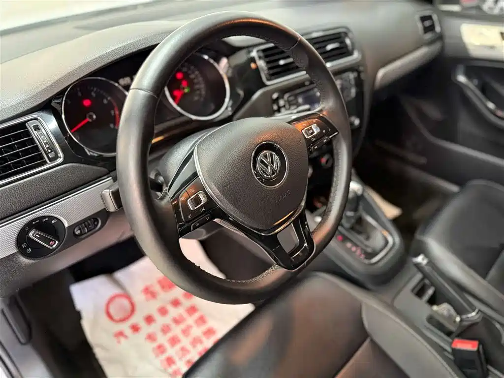 Volkswagen Sagitar 2018 1.6L Comfortline Automatic