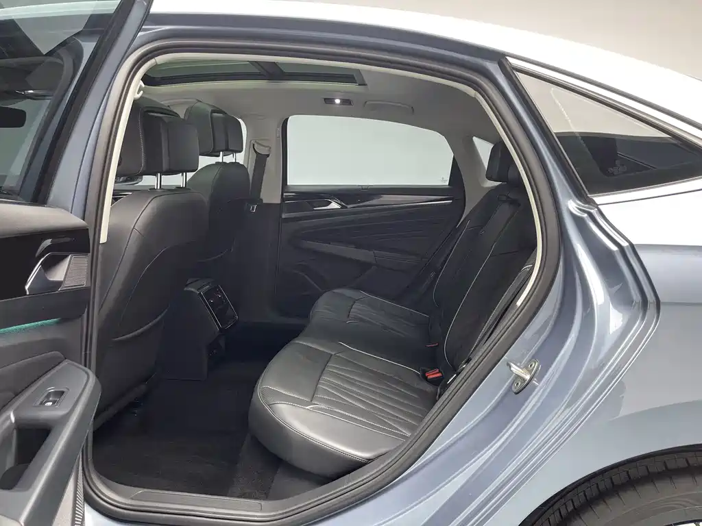 Volkswagen Passat 2022 330TSI Luxury Edition