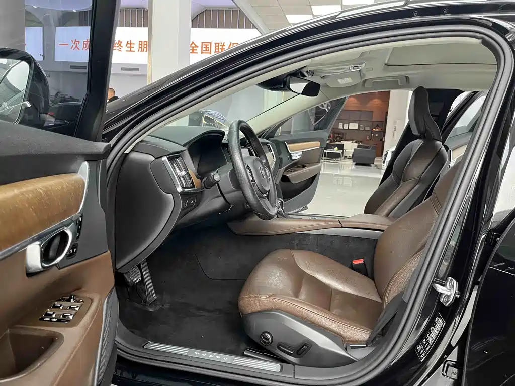 Volvo S90 2020 T5 Momentum Luxury Edition