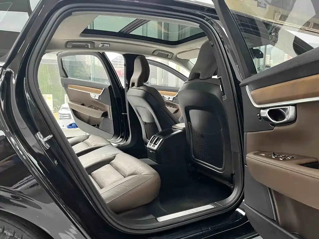 Volvo S90 2020 T5 Momentum Luxury Edition