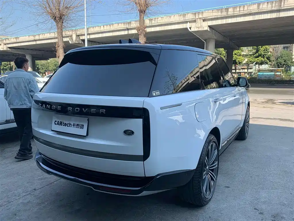 Range Rover 2023 3.0 L6 360PS SE