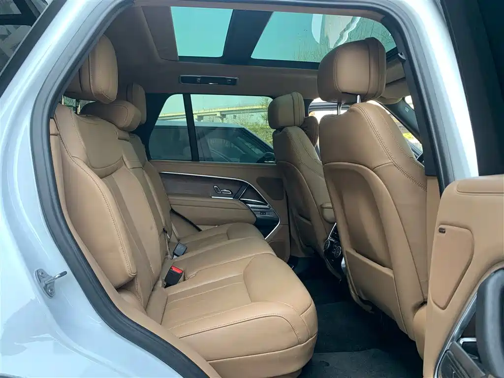 Range Rover 2023 3.0 L6 360PS SE