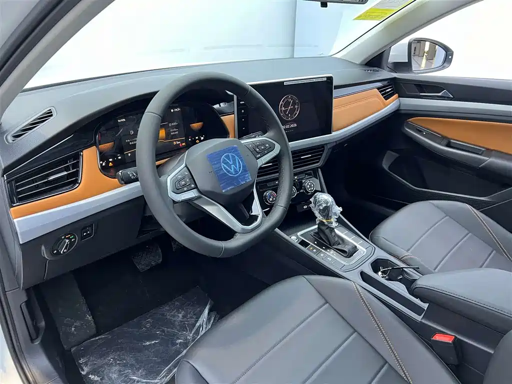 Bora 2025 Facelift 200TSI DSG Yuexing Navigation Edition