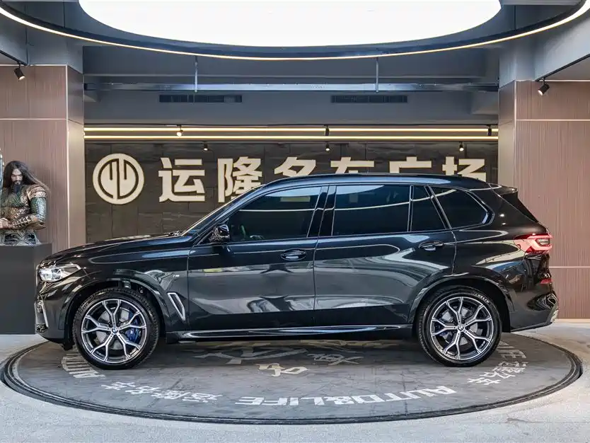 BMW X5 2022 xDrive 40Li M Sport Package
