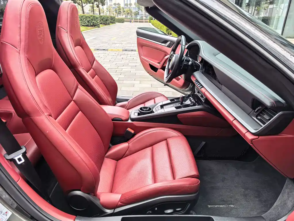 Porsche 911 Targa 4 3.0T