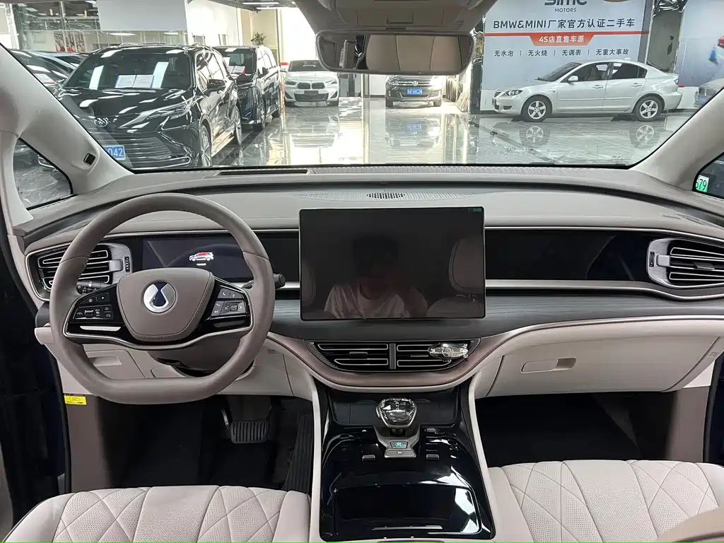 Denza D9 2022 DM-i 970 AWD Flagship