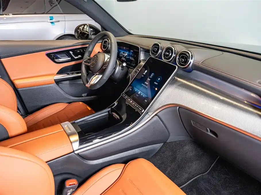 Mercedes-Benz GLC 2025 GLC 260 L 4MATIC Dynamic Model