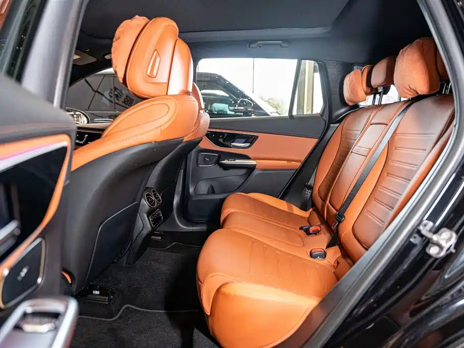 Mercedes-Benz GLC 2025 GLC 260 L 4MATIC Dynamic Model