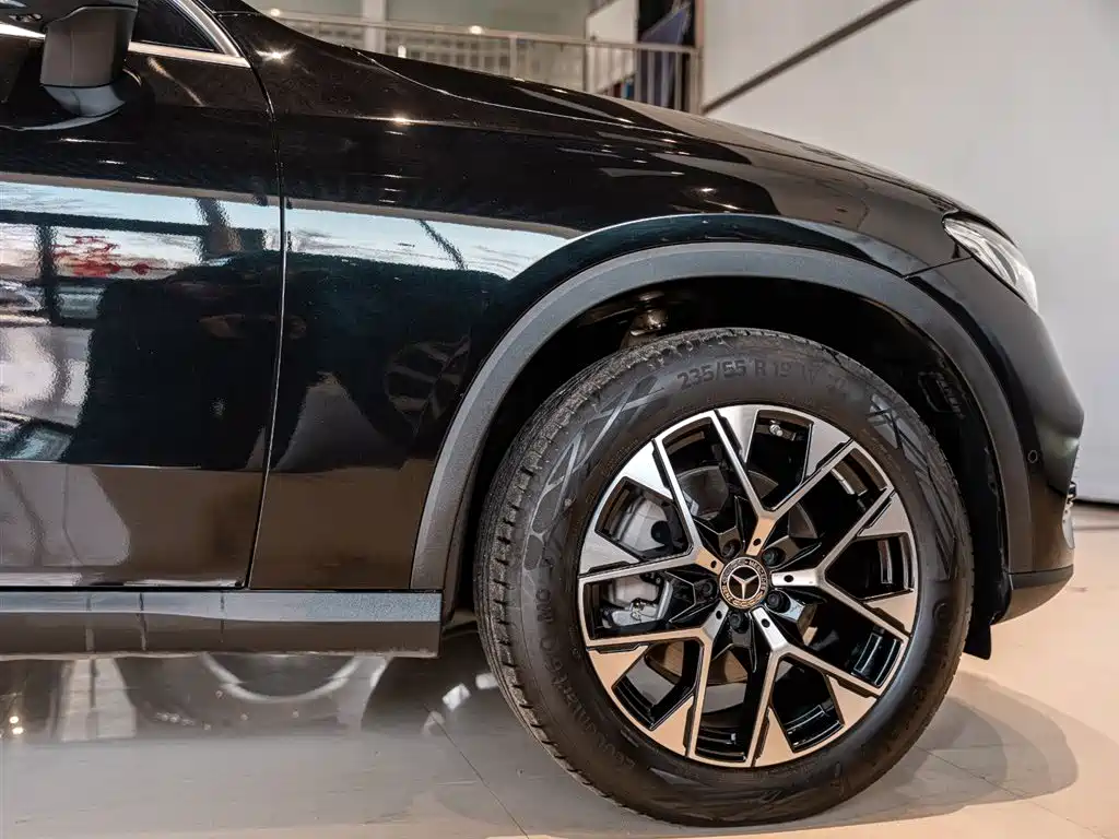 Mercedes-Benz GLC 2025 GLC 260 L 4MATIC Dynamic Model