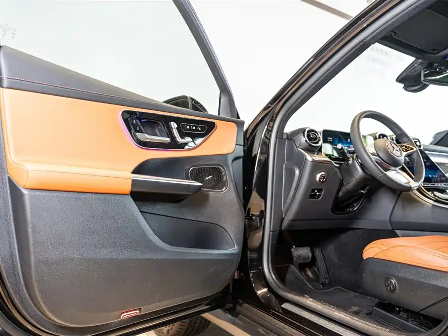 Mercedes-Benz GLC 2025 GLC 260 L 4MATIC Dynamic Model