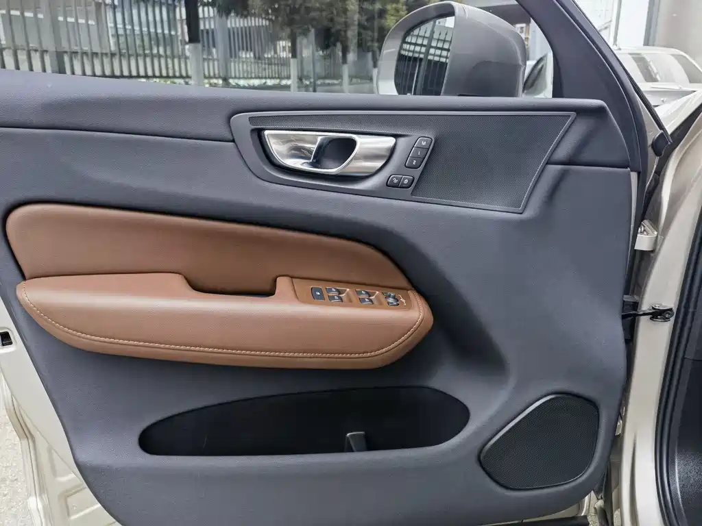 Volvo XC60 T8 Plug-in Hybrid AWD Long Range Plus 2024