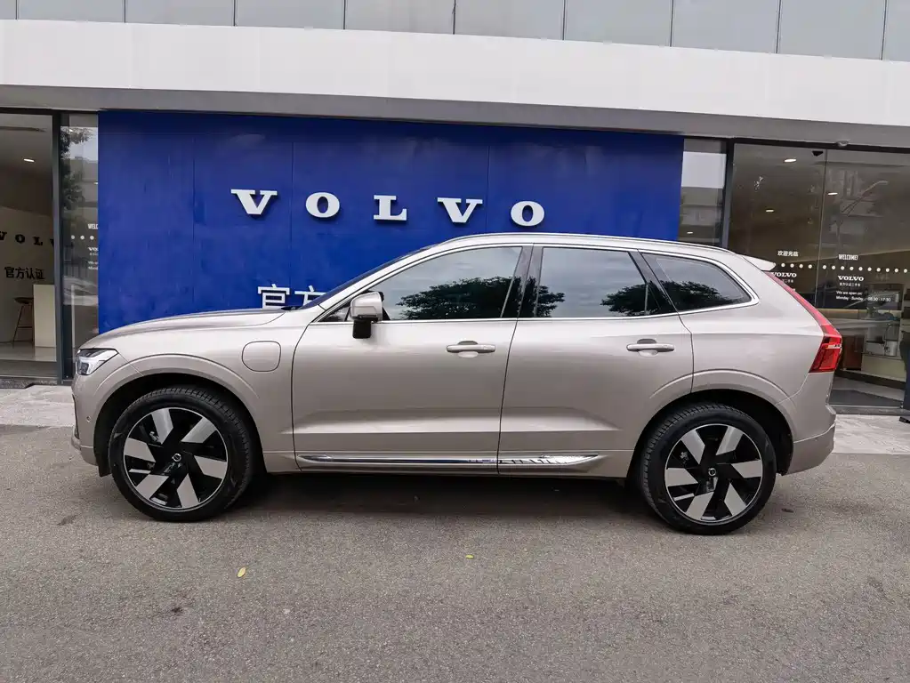 Volvo XC60 T8 Plug-in Hybrid AWD Long Range Plus 2024