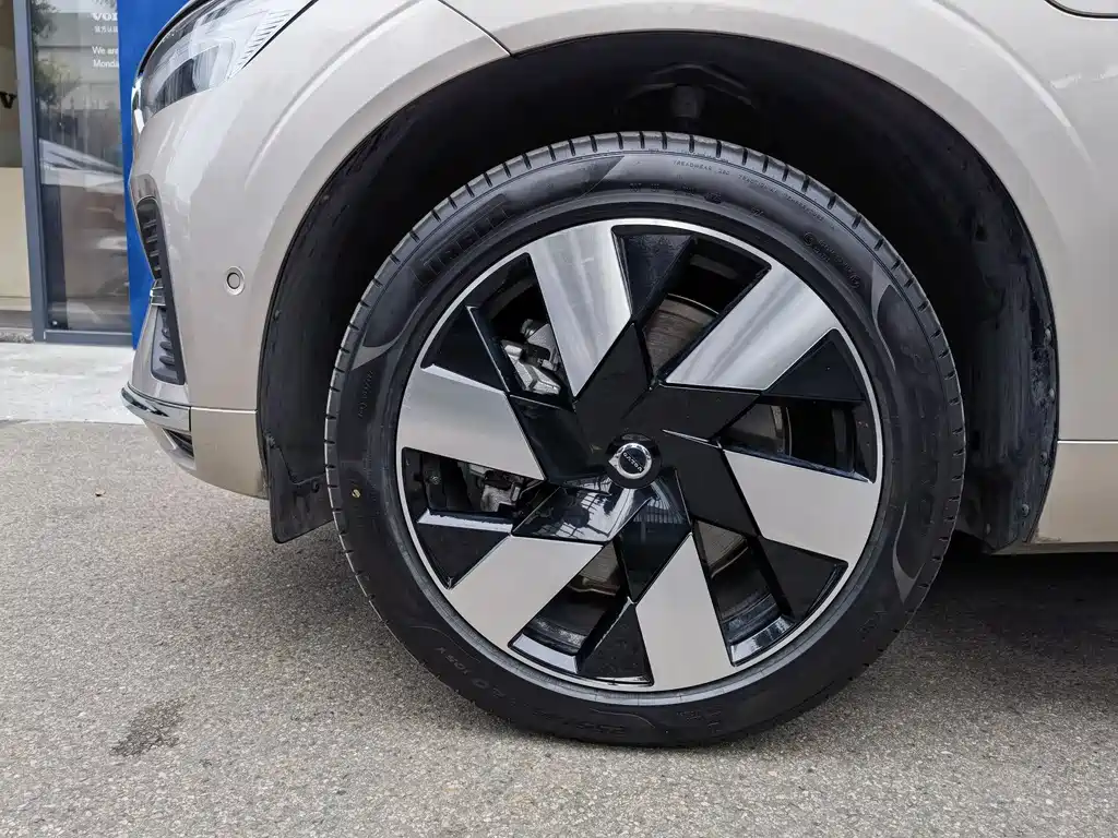 Volvo XC60 T8 Plug-in Hybrid AWD Long Range Plus 2024