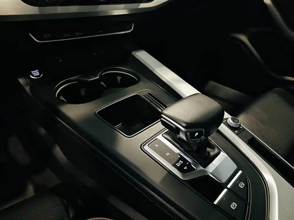 Audi A4L 2022 40 TFSI Fashion Dynamic Edition