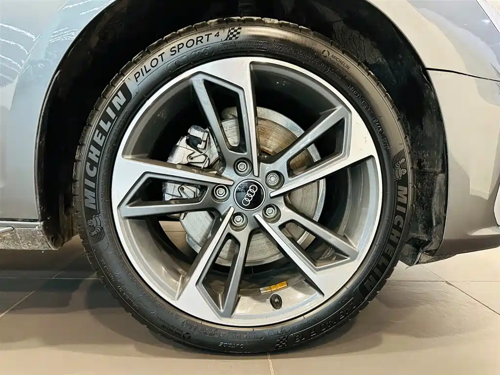 Audi A4L 2022 40 TFSI Fashion Dynamic Edition