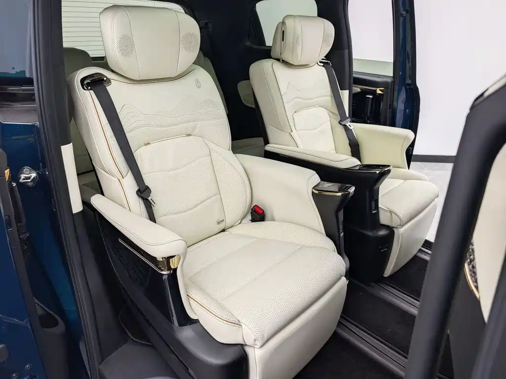 GAC Trumpchi M8 2023 Grandmaster Series Dual Engine Flagship Edition