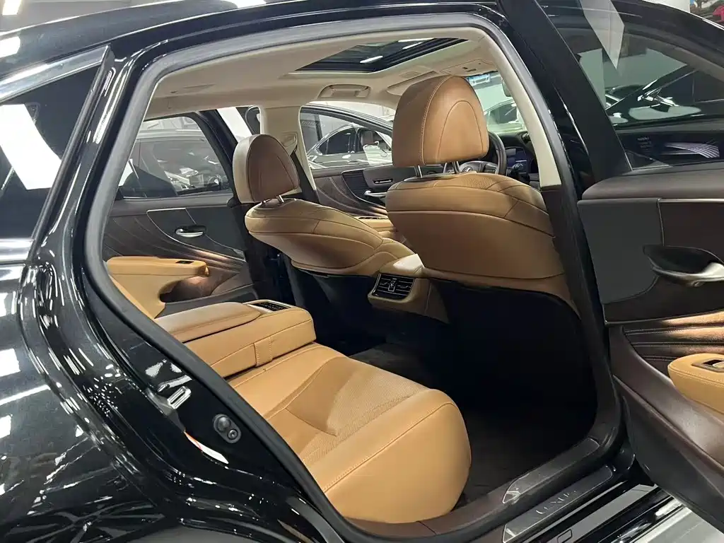 Lexus LS 500h Excellence Edition 2020 China VI