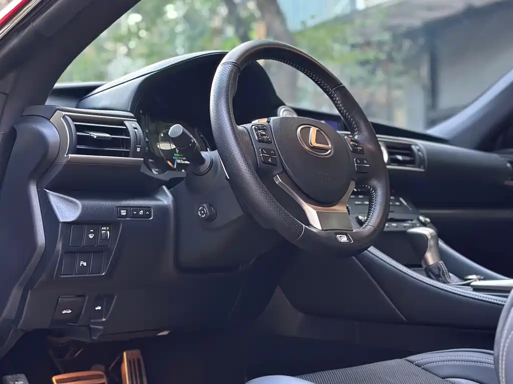 Lexus RC 300 F SPORT 2018