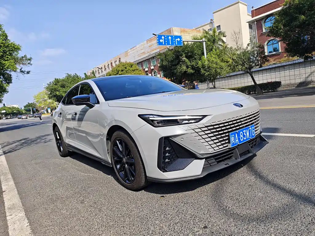 Changan UNI-V 2022 1.5T Premium