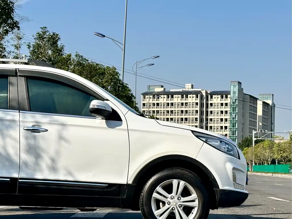 BAIC Huansu S3 2014 1.5L Luxury Edition China IV