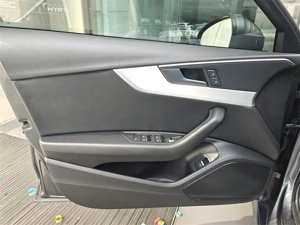Audi A4L 2022 40 TFSI Sport