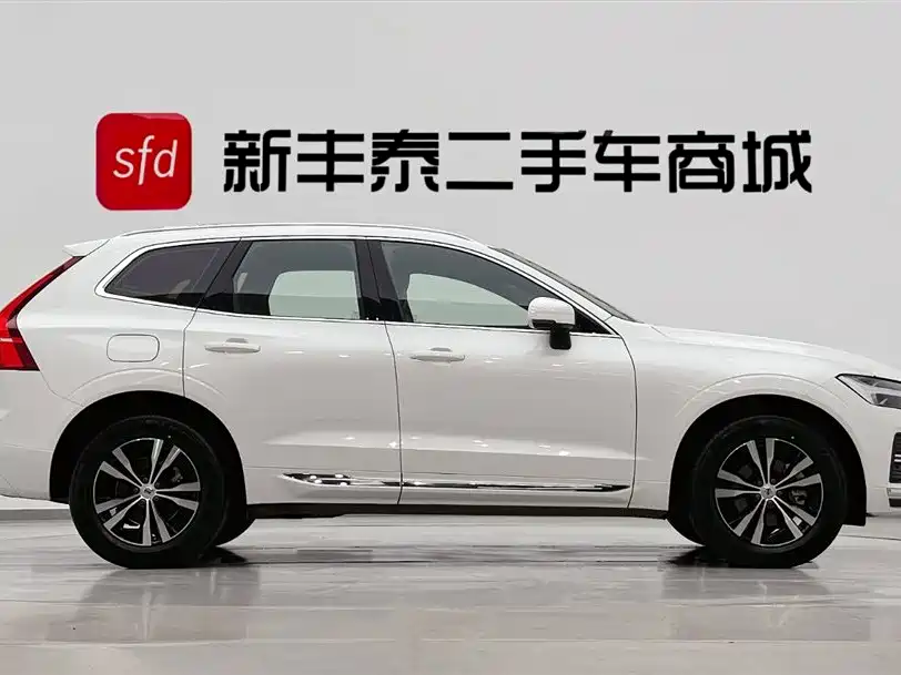 Volvo XC60 2024 B5 AWD Momentum